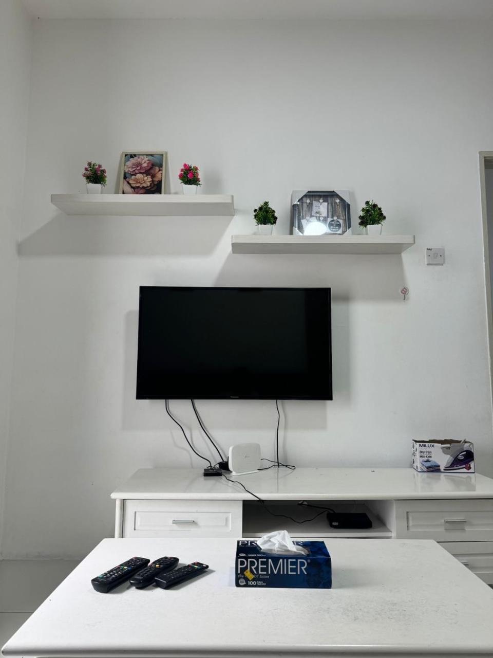 Ayaan Blossom Budget Free Breakfast Apartment *
